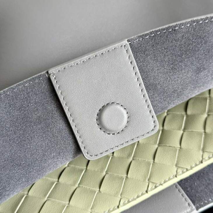 Picture of Bottega Veneta Handbags _SKUfw193635040fw